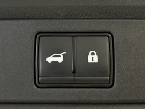 OY24UNB Nissan Qashqai 1.3 DiG-T MH 158 Tekna+ 5dr Thumbnail #35