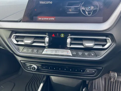 DK70JJO BMW 2 Series 218i M Sport 4dr Thumbnail #16