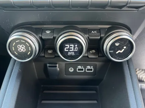 DV73SKD Renault Clio 1.0 TCe 90 Evolution 5dr Thumbnail #18