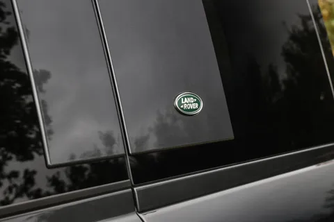 KR24BSZ Land Rover Defender 3.0 D300 X-Dynamic HSE 110 5dr Auto [7 Seat] Thumbnail #11