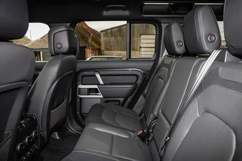 KR24BSZ Land Rover Defender 3.0 D300 X-Dynamic HSE 110 5dr Auto [7 Seat] Thumbnail #14