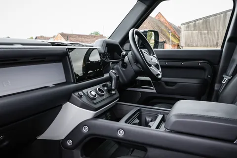 KR24BSZ Land Rover Defender 3.0 D300 X-Dynamic HSE 110 5dr Auto [7 Seat] Thumbnail #16