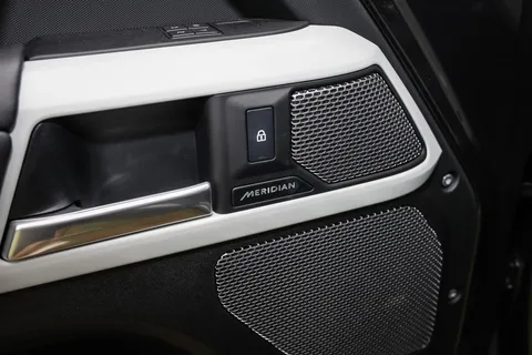 KR24BSZ Land Rover Defender 3.0 D300 X-Dynamic HSE 110 5dr Auto [7 Seat] Thumbnail #20