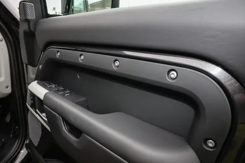 KR24BSZ Land Rover Defender 3.0 D300 X-Dynamic HSE 110 5dr Auto [7 Seat] Thumbnail #22