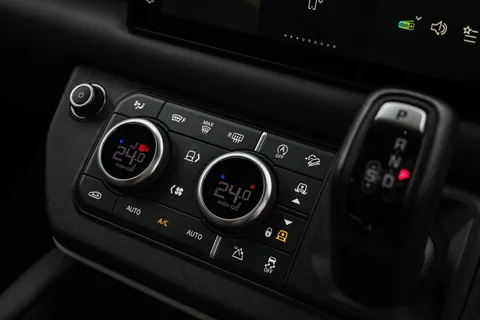 KR24BSZ Land Rover Defender 3.0 D300 X-Dynamic HSE 110 5dr Auto [7 Seat] Thumbnail #28