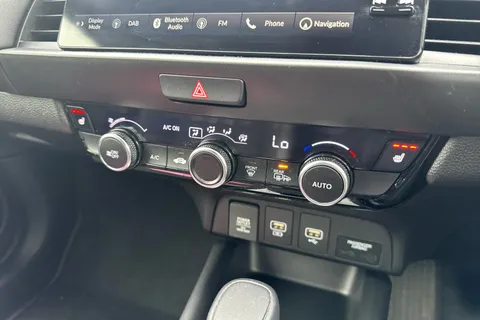 DE73UWZ Honda Jazz 1.5 i-MMD Hybrid Crosstar Advance 5dr eCVT Thumbnail #19