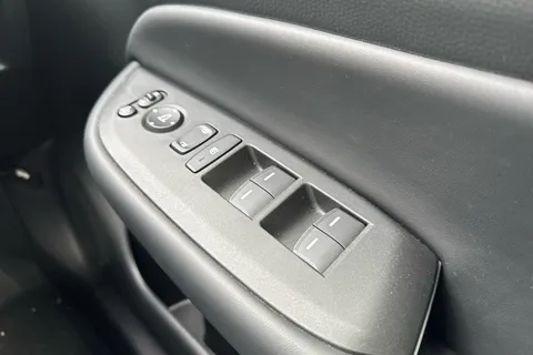 DE73UWZ Honda Jazz 1.5 i-MMD Hybrid Crosstar Advance 5dr eCVT Thumbnail #23