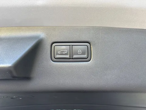 MC25AGU Hyundai Santa Fe 1.6 TGDi Plug-in Hybrid Calligraphy 5dr 4WD Auto Thumbnail #17