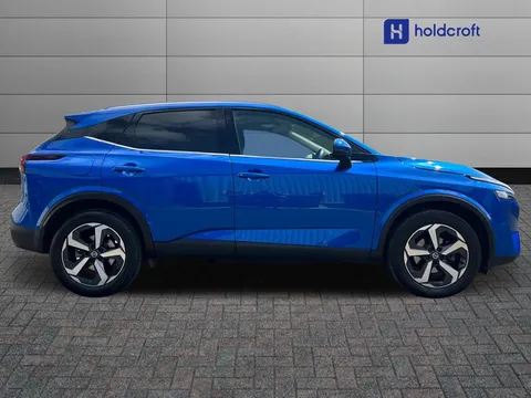 DT21HCP Nissan Qashqai 1.3 DiG-T MH Premiere Edition 5dr Thumbnail #11