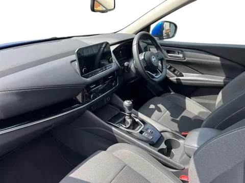 DT21HCP Nissan Qashqai 1.3 DiG-T MH Premiere Edition 5dr Thumbnail #13