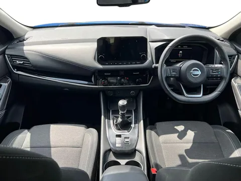 DT21HCP Nissan Qashqai 1.3 DiG-T MH Premiere Edition 5dr Thumbnail #4