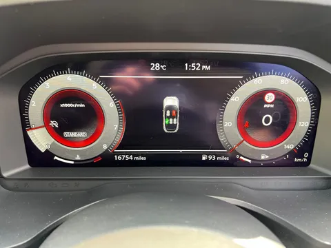 DT21HCP Nissan Qashqai 1.3 DiG-T MH Premiere Edition 5dr Thumbnail #14