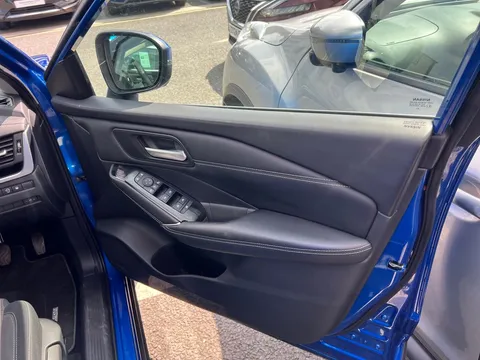 DT21HCP Nissan Qashqai 1.3 DiG-T MH Premiere Edition 5dr Thumbnail #19