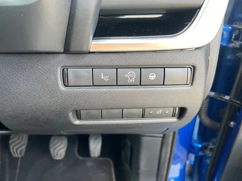 DT21HCP Nissan Qashqai 1.3 DiG-T MH Premiere Edition 5dr Thumbnail #24