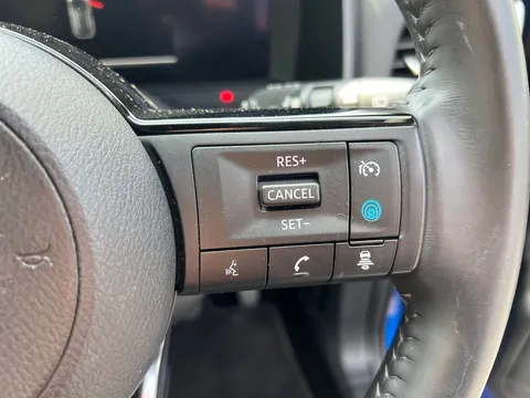 DT21HCP Nissan Qashqai 1.3 DiG-T MH Premiere Edition 5dr Thumbnail #25