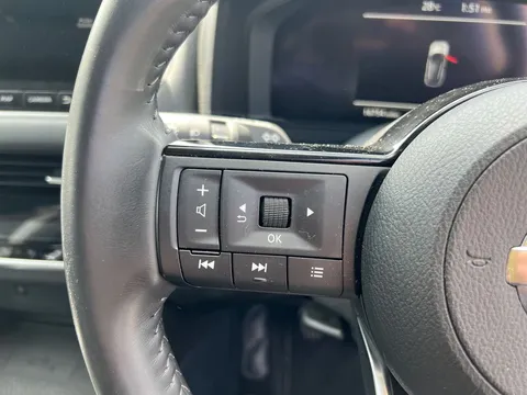 DT21HCP Nissan Qashqai 1.3 DiG-T MH Premiere Edition 5dr Thumbnail #26