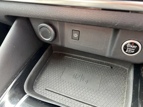 DT21HCP Nissan Qashqai 1.3 DiG-T MH Premiere Edition 5dr Thumbnail #27