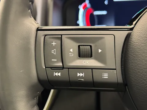 MH73BDF Nissan Qashqai 1.3 DiG-T MH Tekna 5dr Thumbnail #24