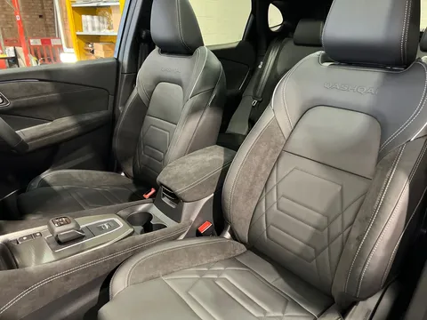 DL24LPA Nissan Qashqai 1.3 DiG-T MH 158 N-Design 5dr Xtronic Thumbnail #16