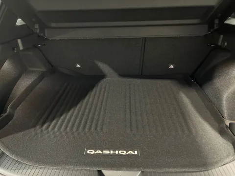 DL24LPA Nissan Qashqai 1.3 DiG-T MH 158 N-Design 5dr Xtronic Thumbnail #18