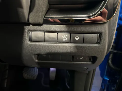 DL24LPA Nissan Qashqai 1.3 DiG-T MH 158 N-Design 5dr Xtronic Thumbnail #22