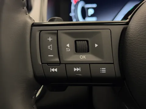 LX74KZT Nissan Qashqai 1.3 DiG-T MH 158 N-Connecta [Glass Rf] 5dr Xtronic Thumbnail #21