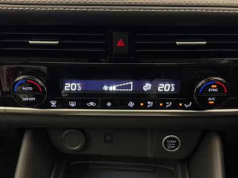 LX74KZT Nissan Qashqai 1.3 DiG-T MH 158 N-Connecta [Glass Rf] 5dr Xtronic Thumbnail #26