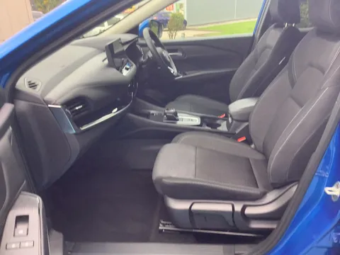 FX72YHZ Nissan Qashqai 1.3 DiG-T MH 158 N-Connecta 5dr Xtronic Thumbnail #17