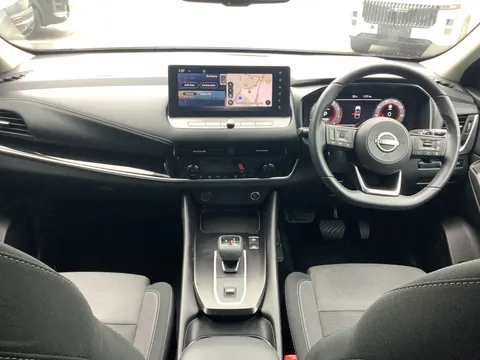 FX72YHZ Nissan Qashqai 1.3 DiG-T MH 158 N-Connecta 5dr Xtronic Thumbnail #5