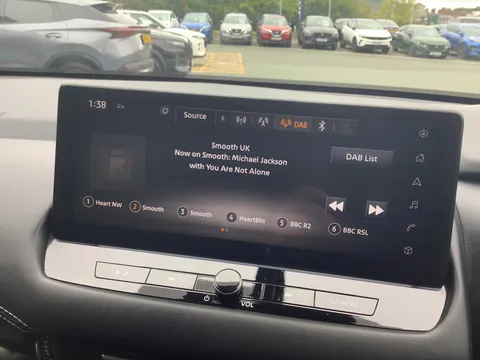 FX72YHZ Nissan Qashqai 1.3 DiG-T MH 158 N-Connecta 5dr Xtronic Thumbnail #22