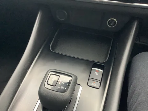 FX72YHZ Nissan Qashqai 1.3 DiG-T MH 158 N-Connecta 5dr Xtronic Thumbnail #24