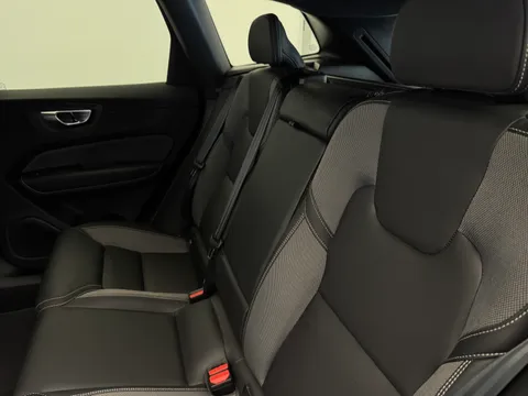 FL71ZSU Volvo XC60 2.0 B5P R DESIGN 5dr Geartronic Thumbnail #18