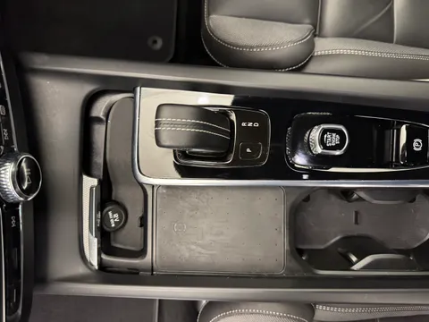 FL71ZSU Volvo XC60 2.0 B5P R DESIGN 5dr Geartronic Thumbnail #24