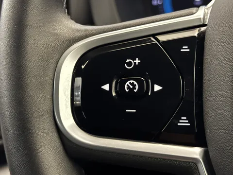 FL71ZSU Volvo XC60 2.0 B5P R DESIGN 5dr Geartronic Thumbnail #30