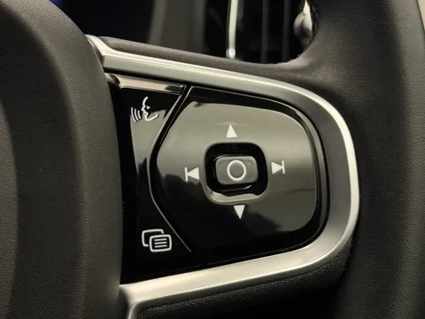 FL71ZSU Volvo XC60 2.0 B5P R DESIGN 5dr Geartronic Thumbnail #31