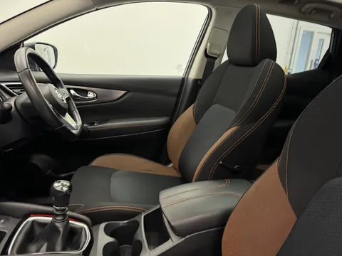 DL69FXR Nissan Qashqai 1.3 DiG-T 160 N-Motion 5dr Thumbnail #16