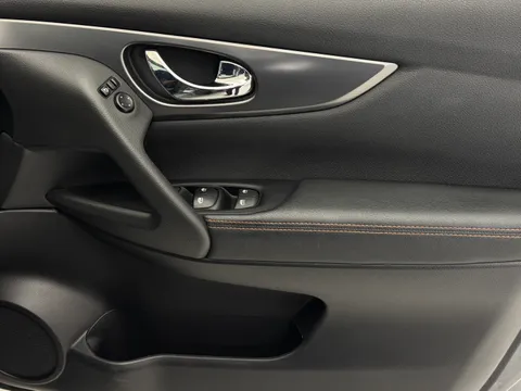 DL69FXR Nissan Qashqai 1.3 DiG-T 160 N-Motion 5dr Thumbnail #21