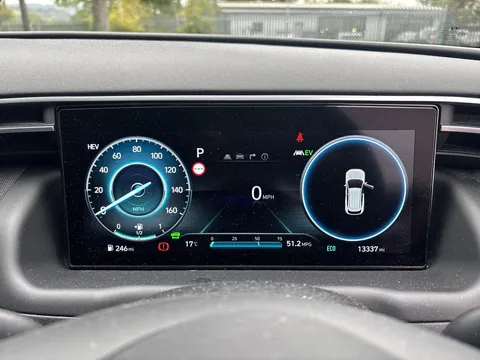 MK71NVX Hyundai Tucson 1.6 TGDi Plug-in Hybrid Ultimate 5dr 4WD Auto Thumbnail #12