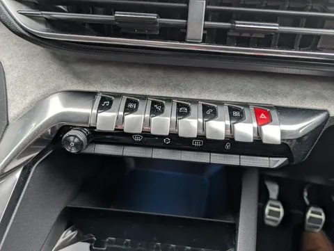 MJ21SYR Peugeot 3008 1.2 PureTech GT 5dr Thumbnail #25