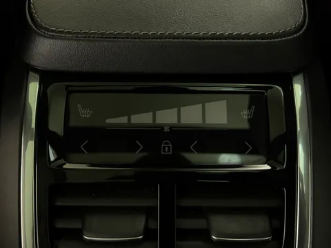 DP72GZA Volvo XC90 2.0 B5P Ultimate Dark 5dr AWD Geartronic Thumbnail #19