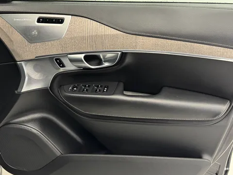 DP72GZA Volvo XC90 2.0 B5P Ultimate Dark 5dr AWD Geartronic Thumbnail #27
