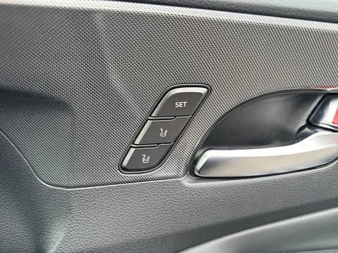 DU73CPE Hyundai Santa Fe 1.6 TGDi Plug-in Hybrid Ultimate 5dr 4WD Auto Thumbnail #39