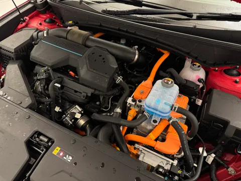 DN72KNU Hyundai Tucson 1.6 TGDi Plug-in Hybrid Premium 5dr 4WD Auto Thumbnail #6