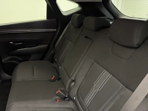 DN72KNU Hyundai Tucson 1.6 TGDi Plug-in Hybrid Premium 5dr 4WD Auto Thumbnail #13