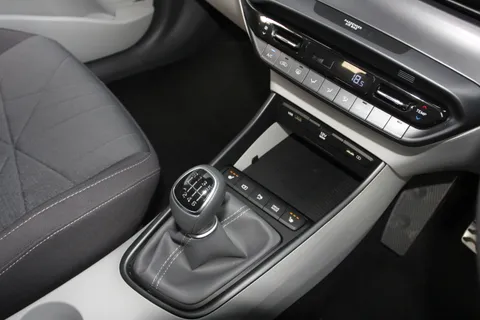 YO73AZB Hyundai Bayon 1.0 TGDi 48V MHEV Ultimate 5dr Thumbnail #20