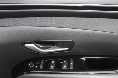 DB21CYJ Hyundai Tucson 1.6 TGDi Hybrid 230 Ultimate 5dr 2WD Auto Thumbnail #18