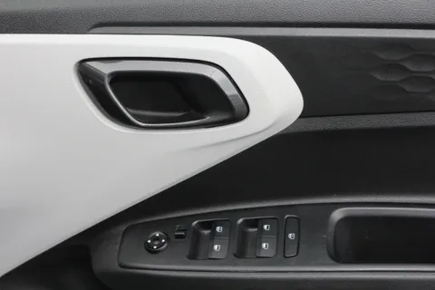 DE71PUA Hyundai i10 1.2 MPi Premium 5dr Auto Thumbnail #15