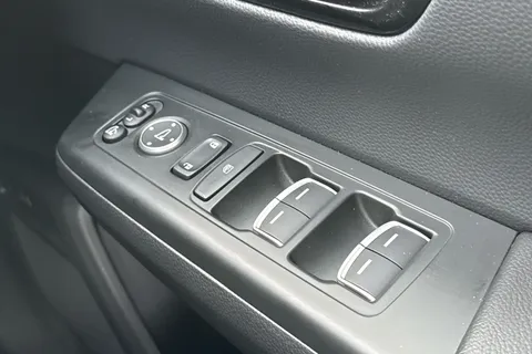 DK25ONZ Honda CR-V 2.0 eHEV Advance 5dr eCVT Thumbnail #22