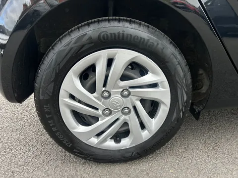 23 of 43 for HYUNDAI I10 1.0 MPi SE 5dr