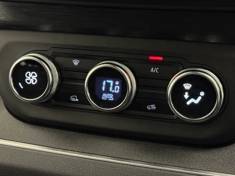 DN75ESV Renault Trafic LL30 Blue dCi 150 Extra Sport [Safety] Crew Van Thumbnail #17